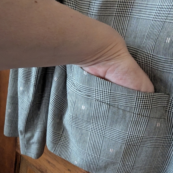 Gallery Gray Collarless Blazer with Modern Silhouette - Picture 5 of 12